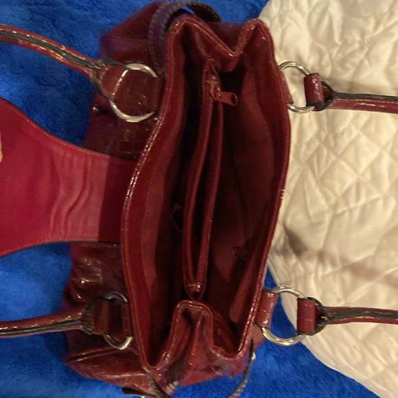 Linear LR tote faux crocodile handbag with silver hardware maroon color - Picture 6 of 8